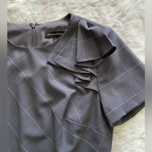 Banana Republic Woman’s Grey Plaid Dress size 4. Mid/long length. 95% Wool - Picture 2 of 11